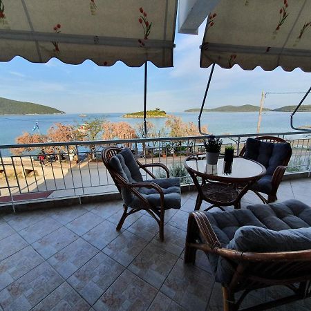 Apartamento Θέα Μπροστά Στη Θάλασσα Néa Péramos Exterior foto