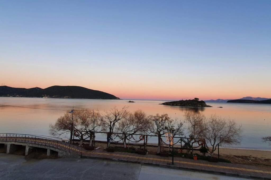 Apartamento Θέα Μπροστά Στη Θάλασσα Néa Péramos Exterior foto