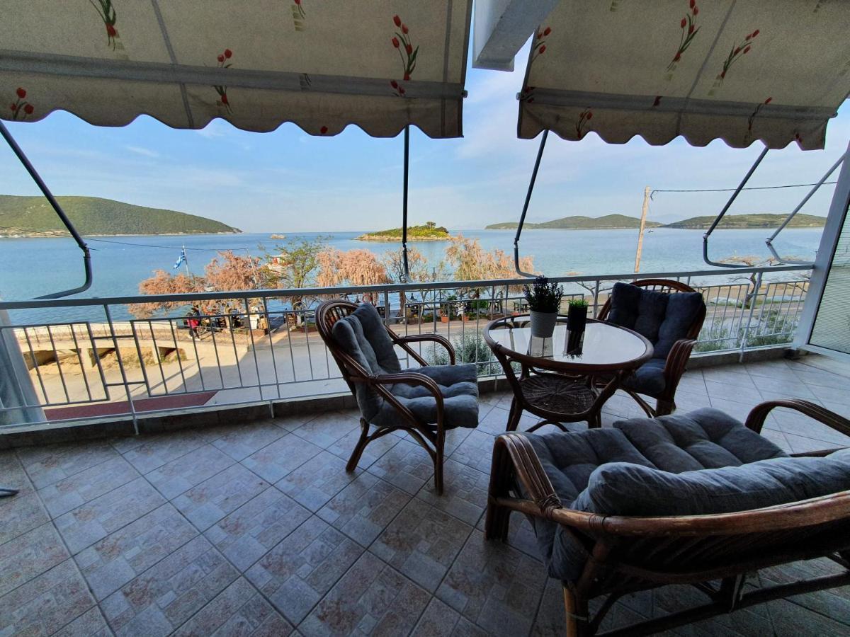 Apartamento Θέα Μπροστά Στη Θάλασσα Néa Péramos Exterior foto