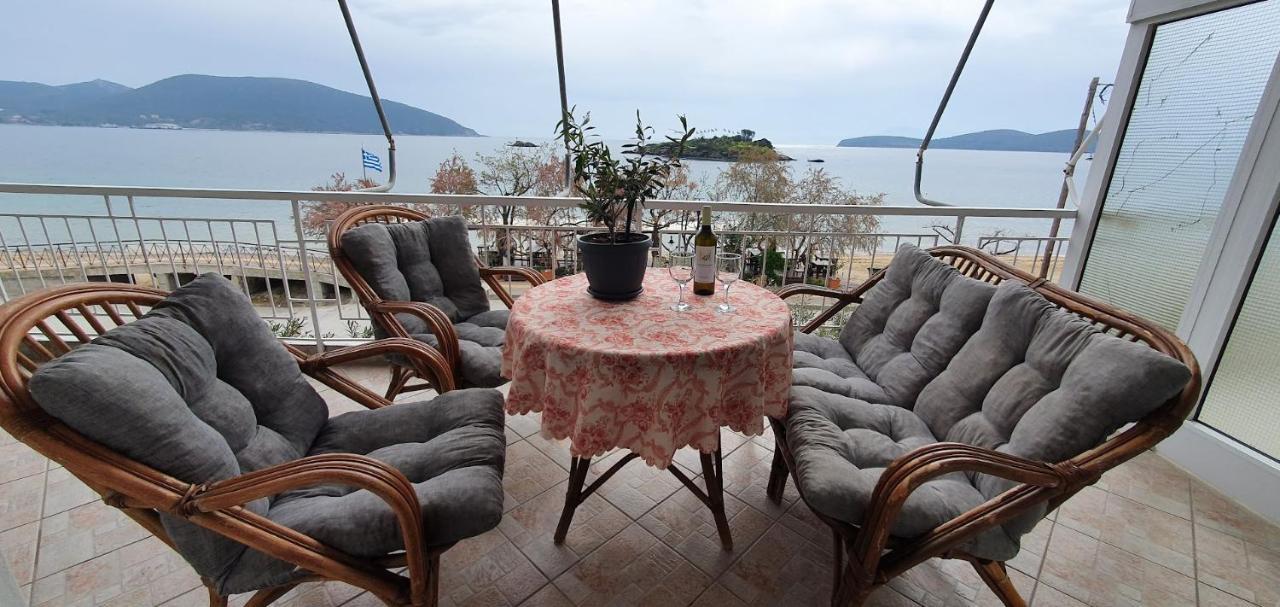 Apartamento Θέα Μπροστά Στη Θάλασσα Néa Péramos Exterior foto